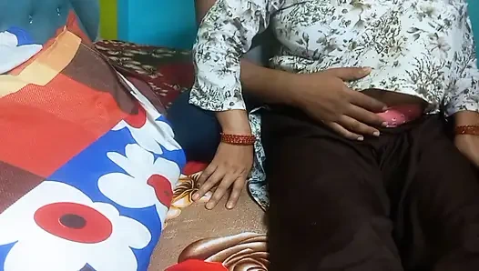 Очень красивая индийская девушка романирует своего бойфренда.