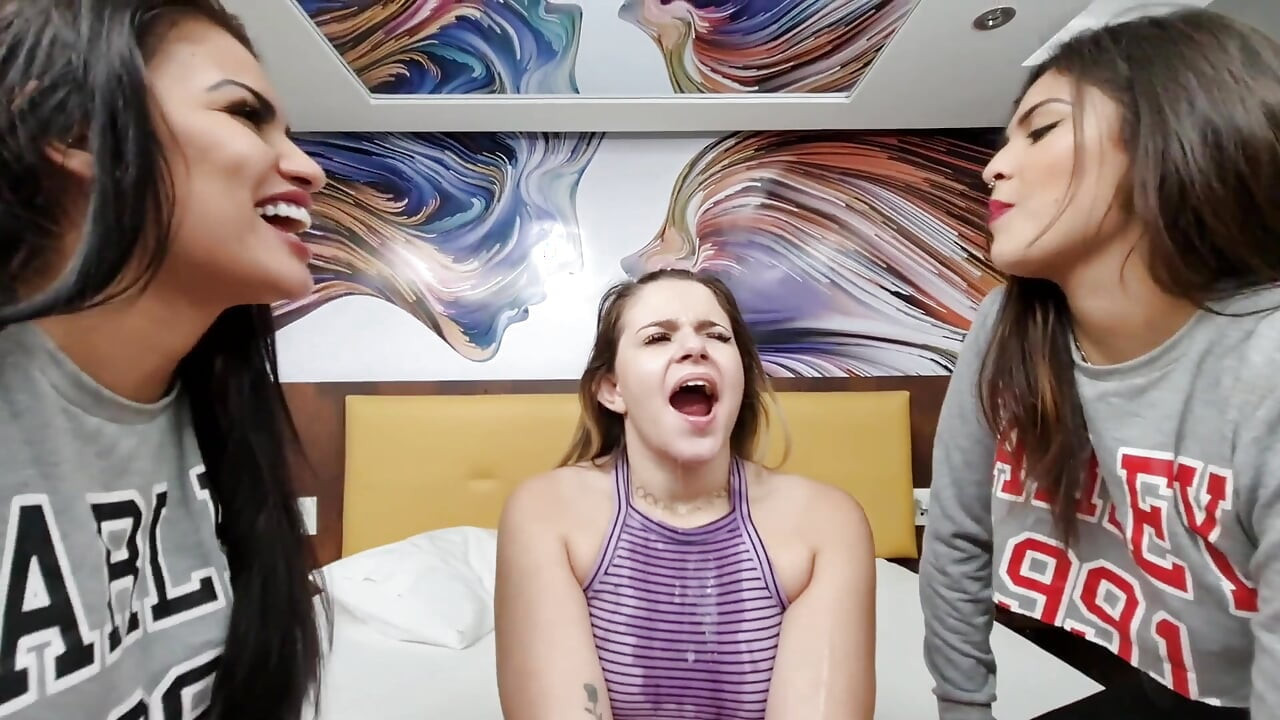Cuspindo gang bang festa extremo cuspe
