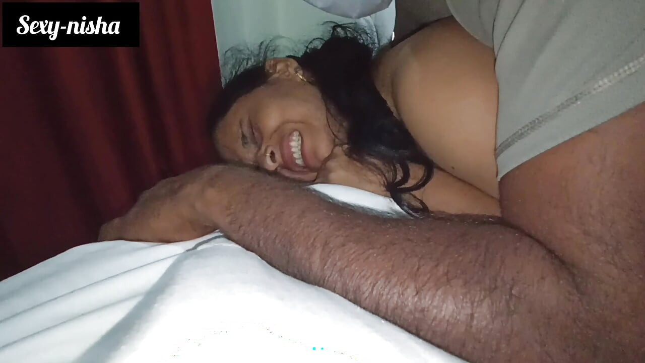 Sexy housewife ka boss ke sath sharing threesom