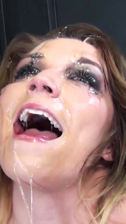Jaw-dropping moment from "Junges teen bekommt harten Kehlenfick und Gesichtsbesamung"