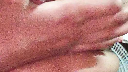 Вибратор дези в спальне