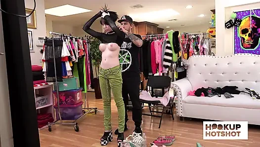 BTS - Leda elizabeth neckt das Objektiv mit ihren schönen Kurven!