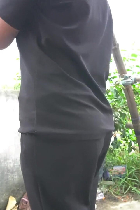 Desi Ladaki Ko Koi Chodane Wala Nahi Tha to Usane Khud Hi Lush Dalakar Chut Ki Garmi Shant Ki