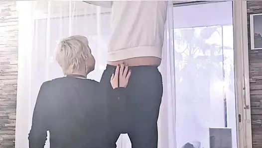 Ich verführe meinen stiefsohn, während er bei der arbeit ist und er fickt mich wie eine echte schlampe.