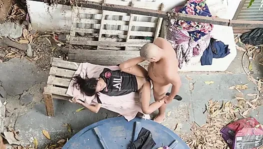 memantul tidak jalang sialan tanpa kuintal