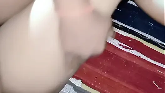 Suamiku ngentot aku habis-habisan sama suami dan istri indiaku yang super hot - bahasa india