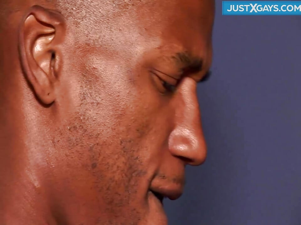 Njegov gej prijatelj vrišti i stenje dok ga analno jebe