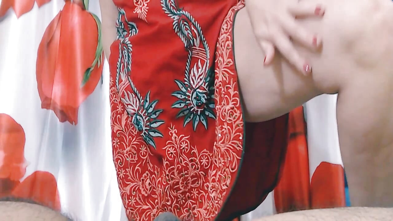 Dost ko chodne ke thik bagal men kamuk chodne layak mammi.