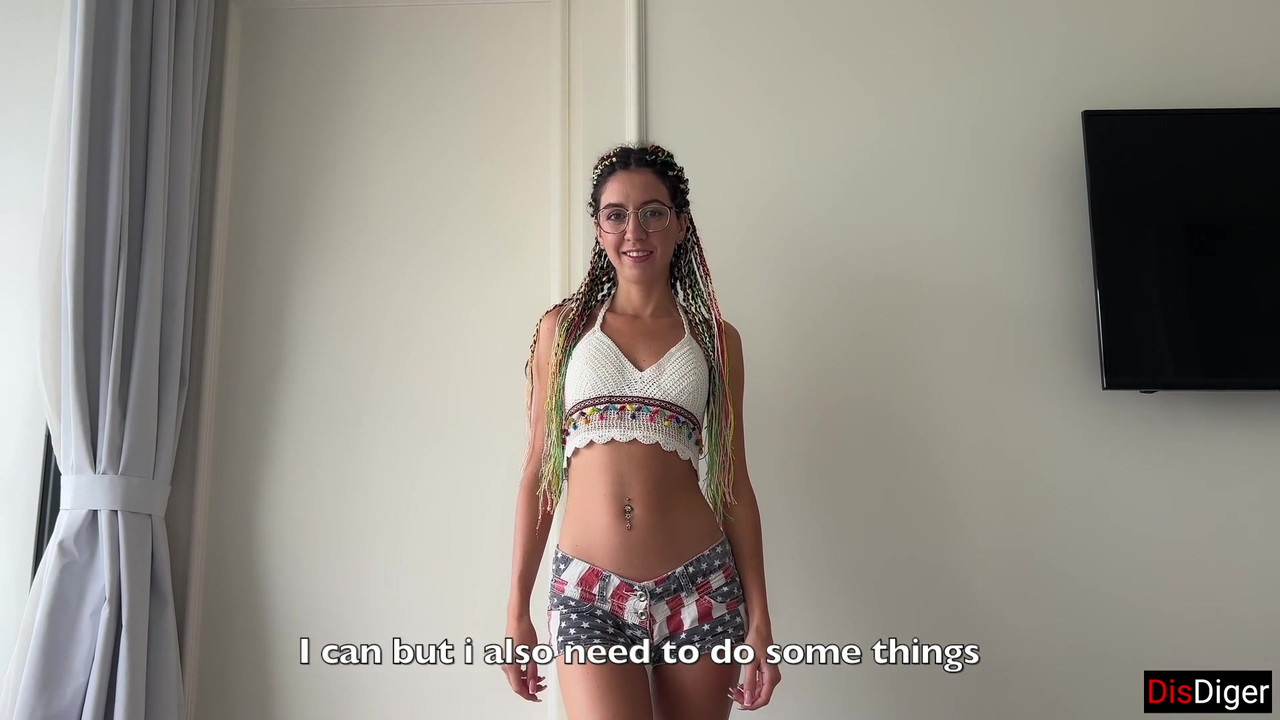 继兄从后面操继妹的好朋友！- 射在脸上