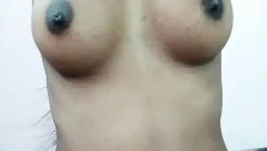 Açık çıplak romantik dans eğlencesi yapan kızlar