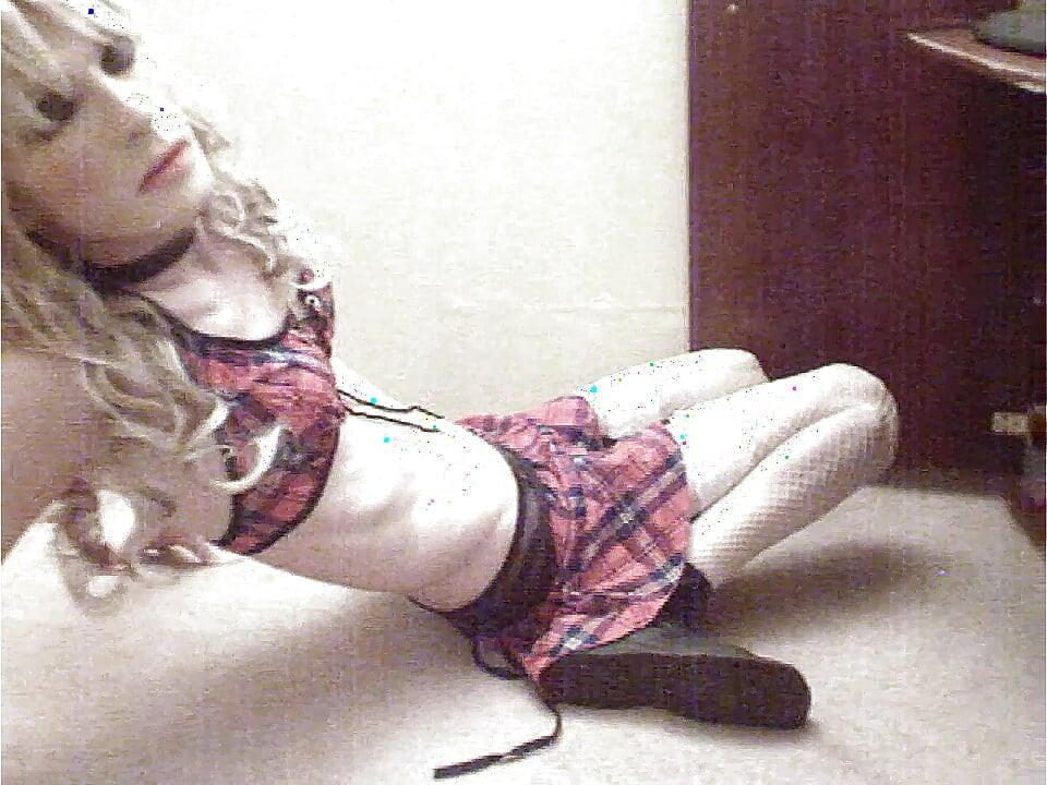 SandraCDUK Crossdresser Posing