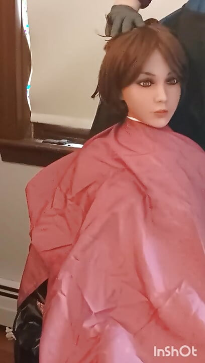 Lindsey gets a pixie cut