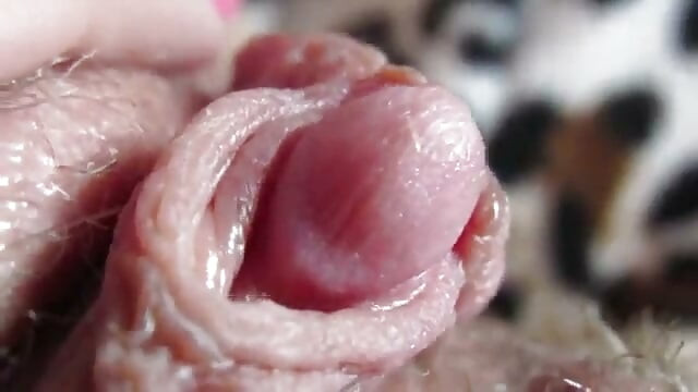 緊致的小穴美女玩弄她的大陰蒂