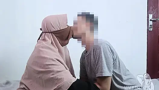Tesettürlü öğretmen öğrencisiyle aldatıyor ve içine boşalıyor - minokiiko