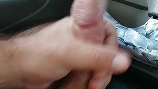 Masturbándose en el coche