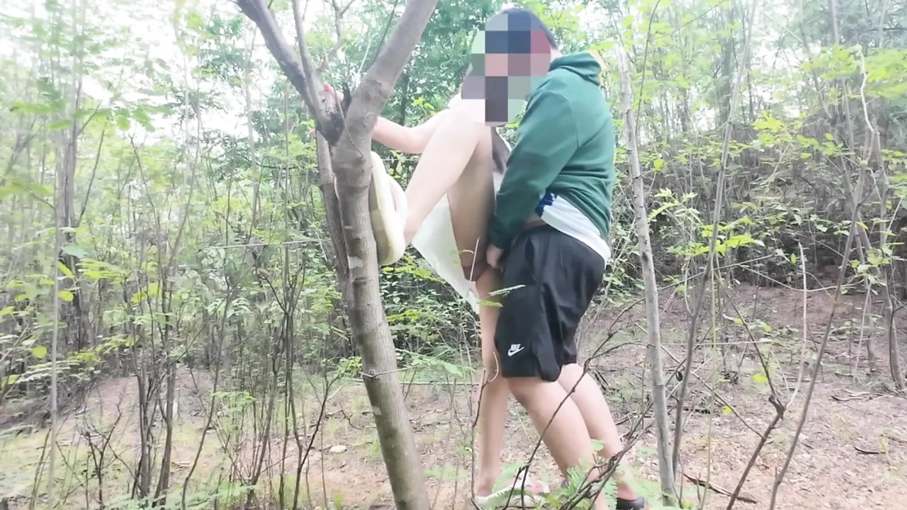 Horny Thai Girl Begs for Quick Sex in the Woods &ndash; no one Around