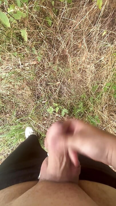 Výstřik na neobřezaného ptáka na veřejnosti