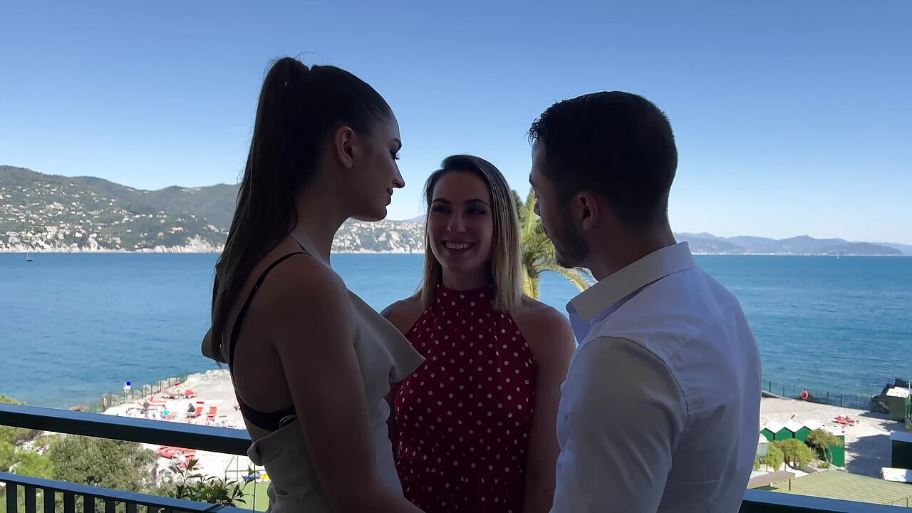 Hun bliver smidt på stranden