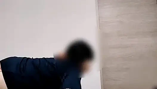 Video gaya rumahan. Bermain posisi cowgirl sama istri semok dengan lingerie oranye. Pasangan ini beraktivitas di rumah. Home made amateur Per