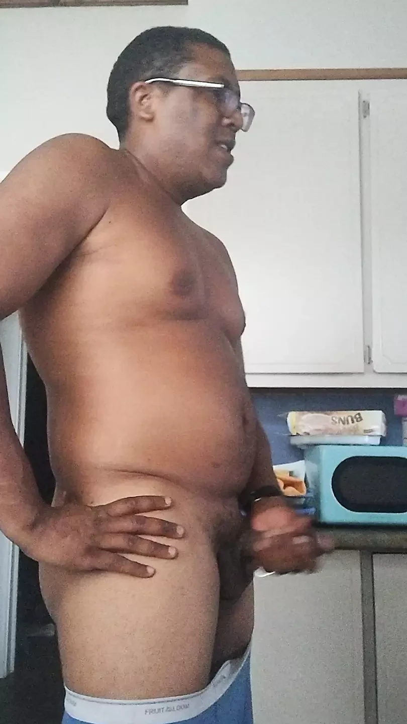 Mitchell Clayton aka Mr Majic aka Chef Clayton aka Humble Legend dostarczający wkład niektórych prawdziwego mleka orzechowego.