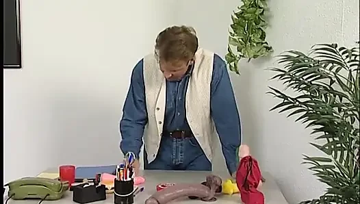 Rothaarige masturbation mit allen möglichen dildos