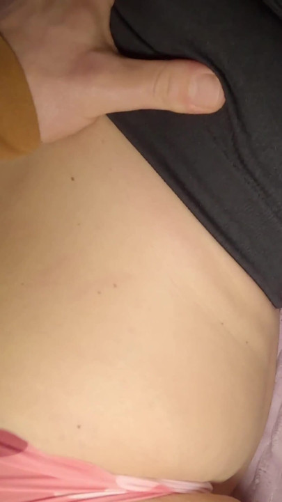 Aldatılan kocam antrenörümü nasıl siktiğimi anlatırken beni sikiyor ve heyecanlanıyor | Klip 1