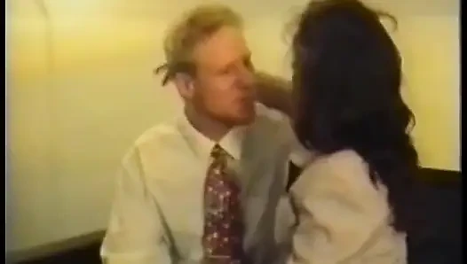 Sexy hure in roten dessous bekommt ihre enge muschi mit einem massiven schwanz gefüllt
