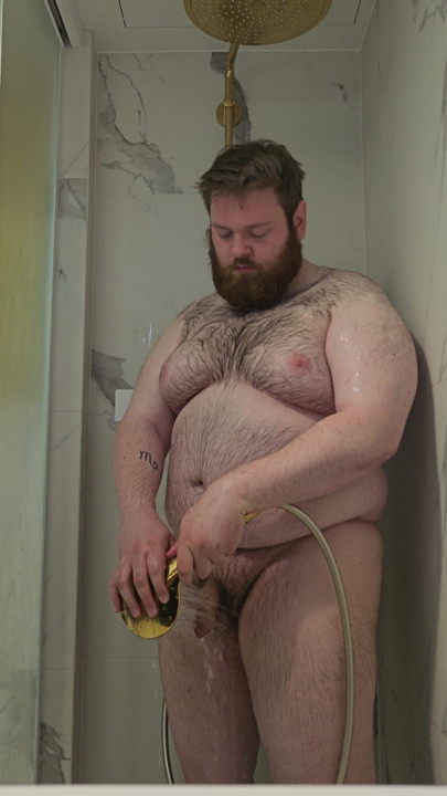 Chub showering in Poland | Clip 1