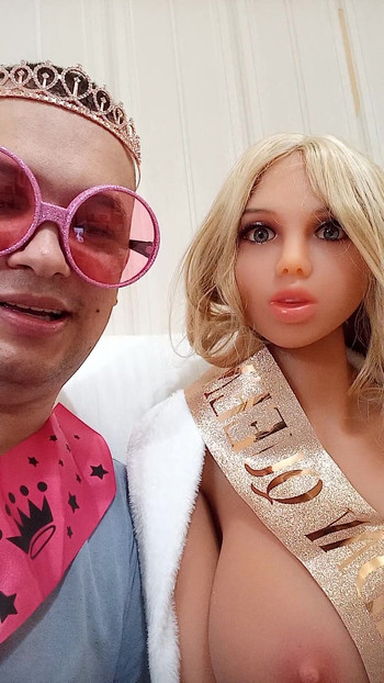 Rumunjska lutka videochat Umirovljenici 69