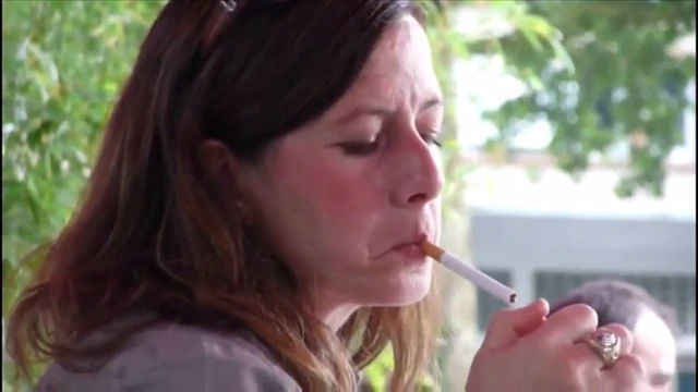 SEXY BRUNETT MILF SMOKING