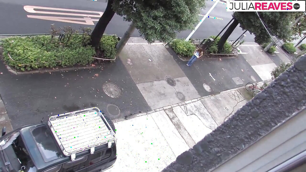 Une bombasse sexy se fait éjaculer dans la chatte après une baise brutale par deux énormes bites