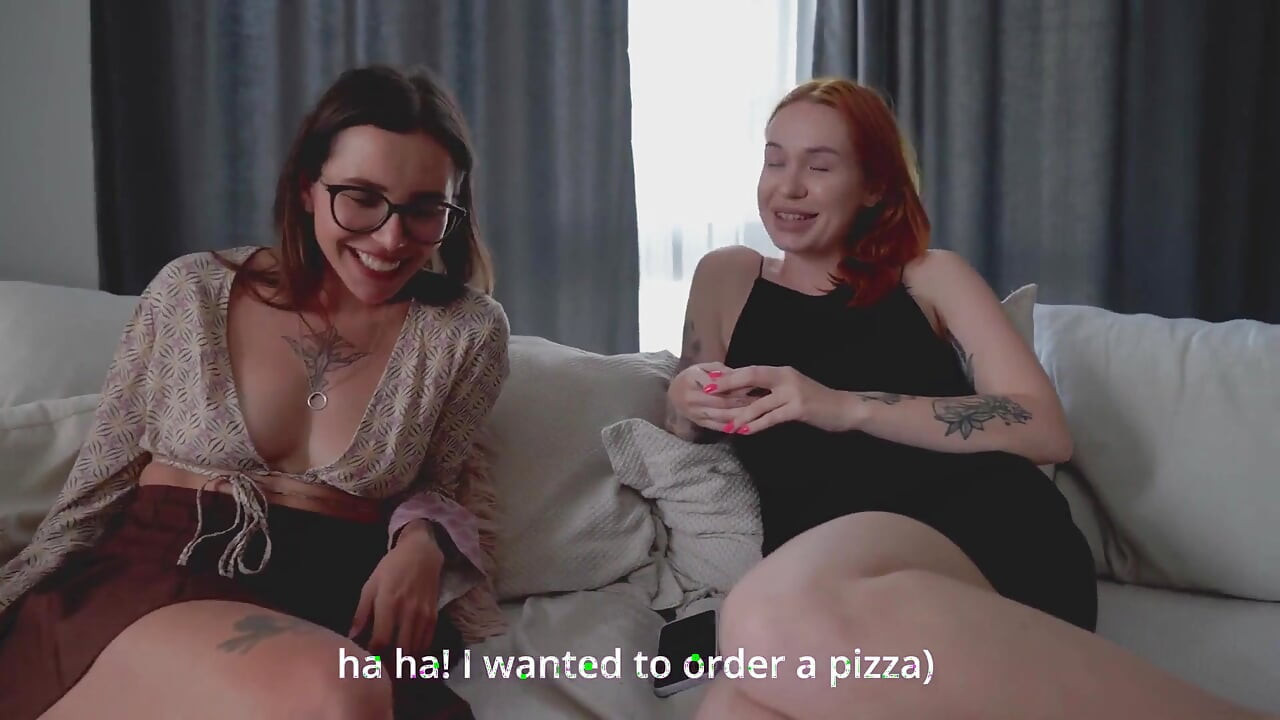 Prietenii au comandat pizza, pentru sex cu un curier!