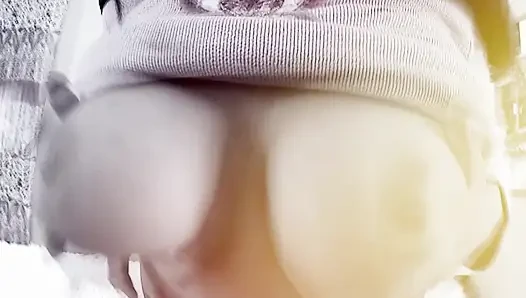 Tante semok dengan jembut lebat lagi asik fingering memeknya sampai muncrat
