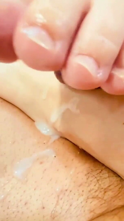 No mires mi coño mojado, esta noche voy a hacer que te corras en mis pies | Clip 1