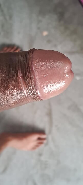 Desi Assamlı kız erkek arkadaşının büyük sikine el ve oral yapıyor