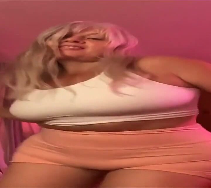때로는 여자가 춤을 출 필요가! 나에게 몇 가지 움직임을 보여주기 위해 차례를 롤.?