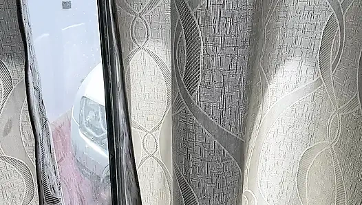 Der kleine Arbeiter fickt hart. Die Frau des Chefs gibt ihm all seine leckere Milch.