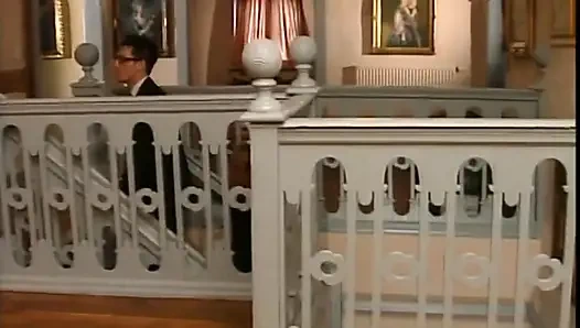 Schöne haushälterin gefickt und von zwei großen schwänzen in den mund gespritzt