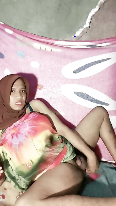 Beautiful Hijab Shemale Eggplant