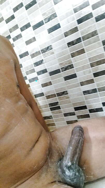 Eine Gute Zeit in Der Hotelbadewanne Mit Schaumstoff
