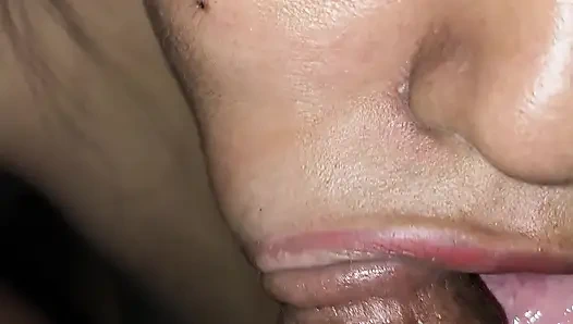 Wi-Fi муж отсасывает у друга