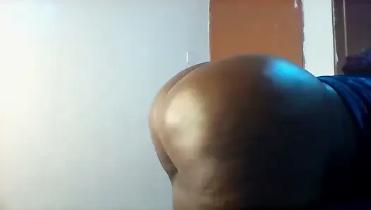 Kamu mau nyuruh aku ngasih atau pijatan?