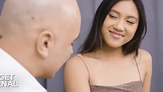 Fantasi gadis asia thai membuktikan bahwa pantat sempitnya bisa dientot sama kontol terbesar