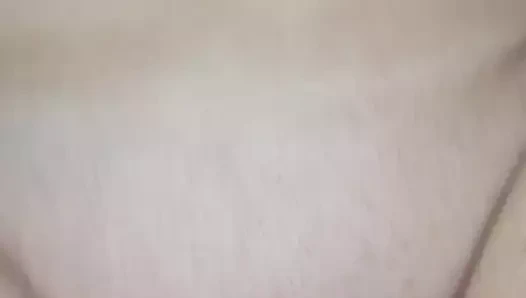 Çok yüksek sesle çığlık atıp durmak isteyene kadar yumruk sokma orgazmı.