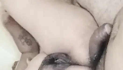 Mein selbstgedrehtes video macht sinnliche und heiße sitzen, bis meine vagina nass war.