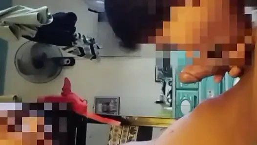 Она сосет мой хуй, пока все не высохнет