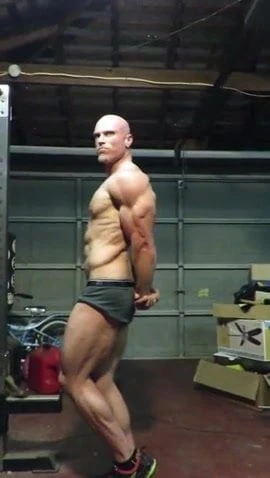 Str8 bodybuilder massive flexing