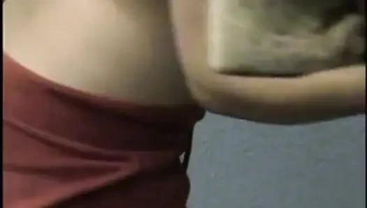 Gadis-gadis seksi direkam di rumahnya