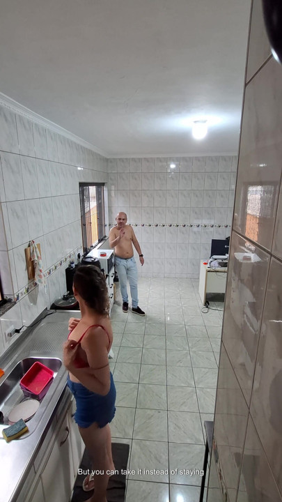 Η υπηρέτρια συμφώνησε να γυμνωθεί και να λάβει μια εκσπερμάτιση στο πρόσωπό της. | Κλιπ 1