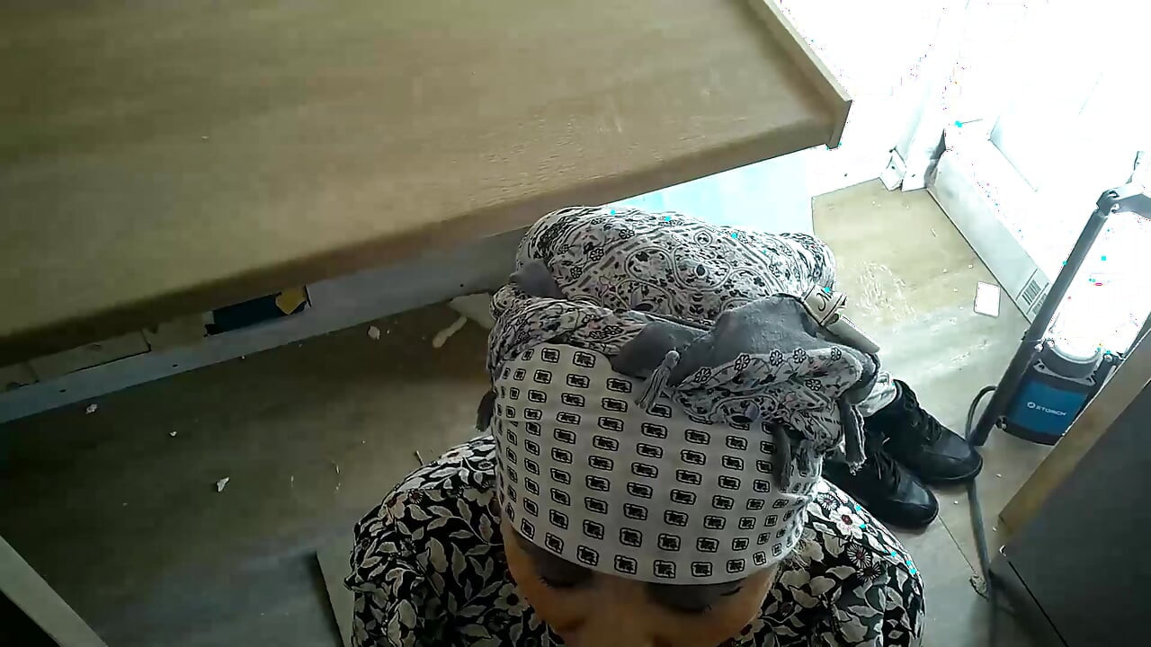 Muslim woman tries sucking a cock and does a good job
